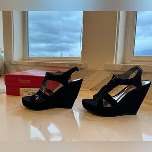 Carlos Santana sexy black wedge heels! Size 6. Suede with zippers